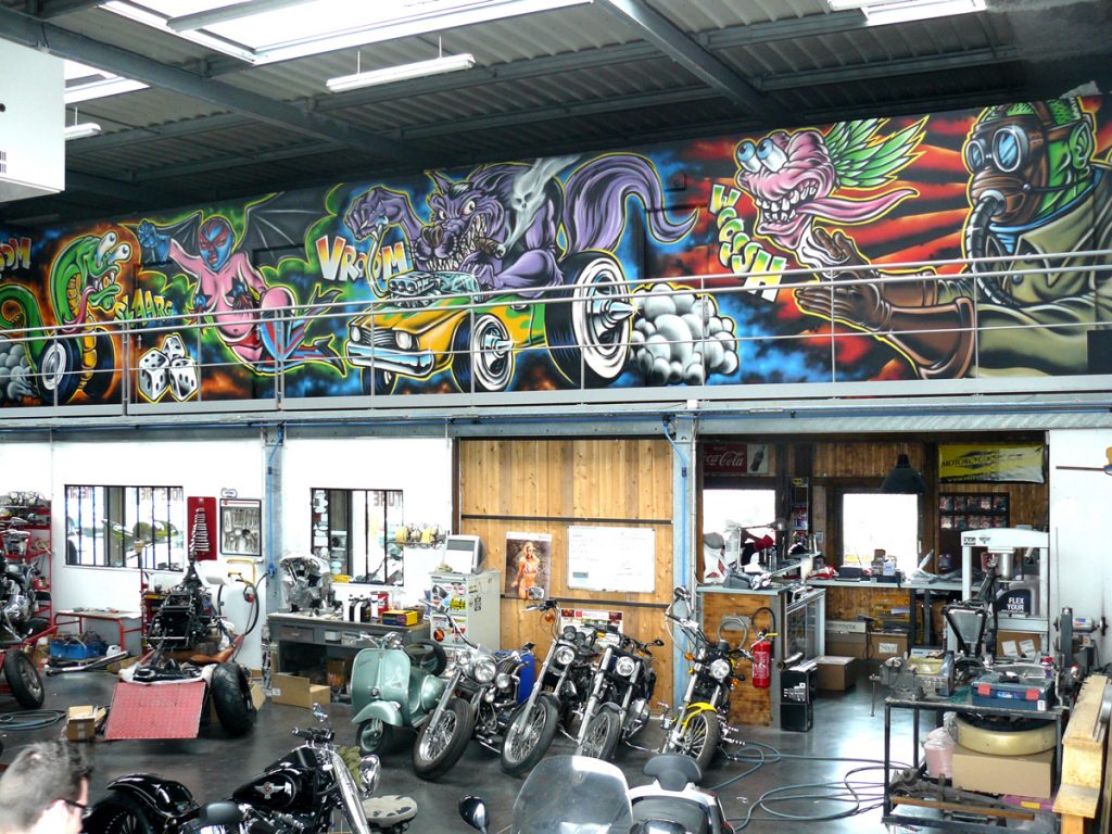 fresque-graffiti-garage-rocknroll-monster