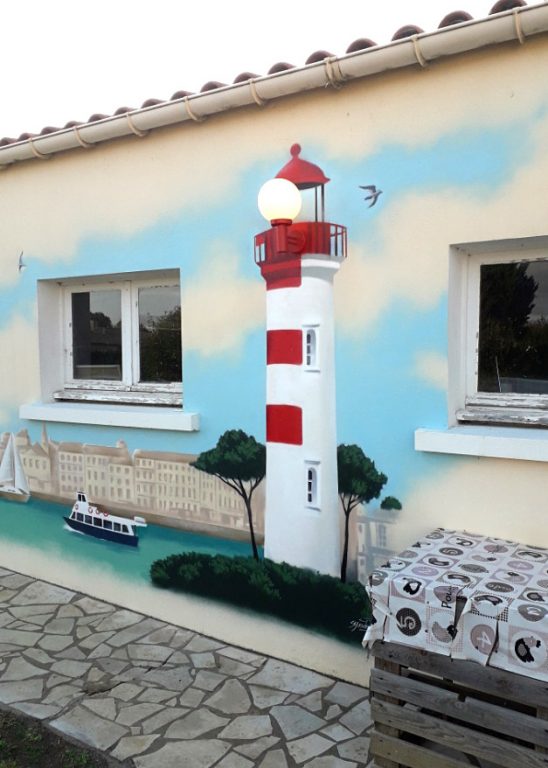 Peinture décorative sur façade - Les tours et le phare de La Rochelle