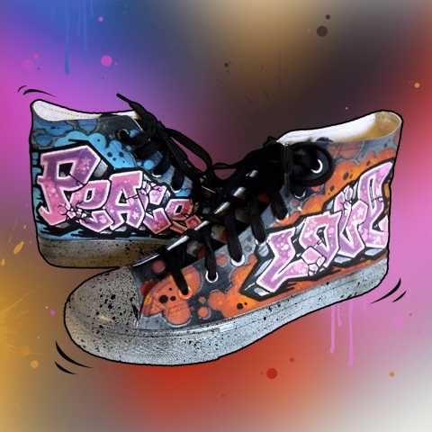 Sneakers graffiti “Peace & Love”