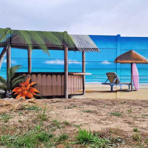 Décor de plage exotique avec palmiers, surf, planchiste…