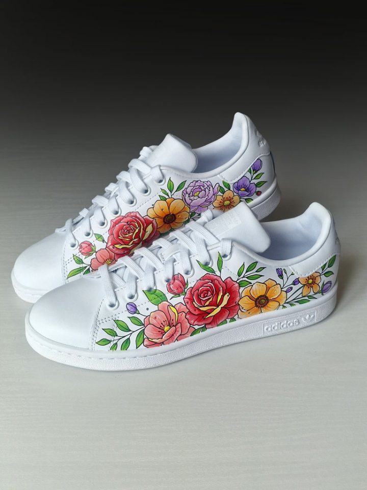 Custom personnalisé floral couleur sur Stan Smith
