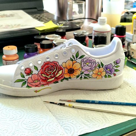 Motif floral couleur sur Stan Smith