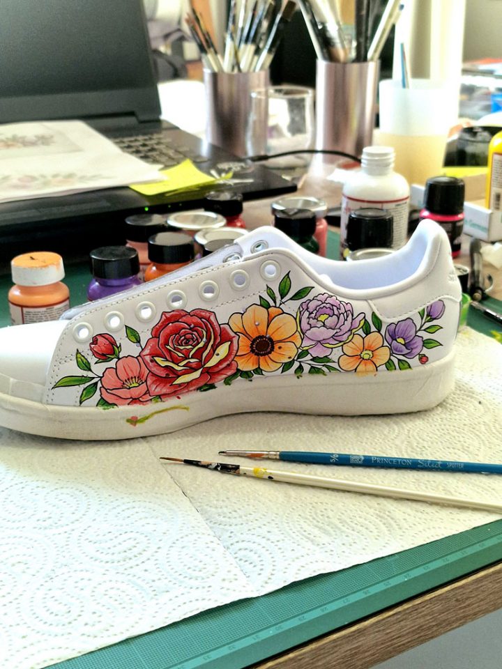 Custom personnalisé floral couleur sur Stan Smith