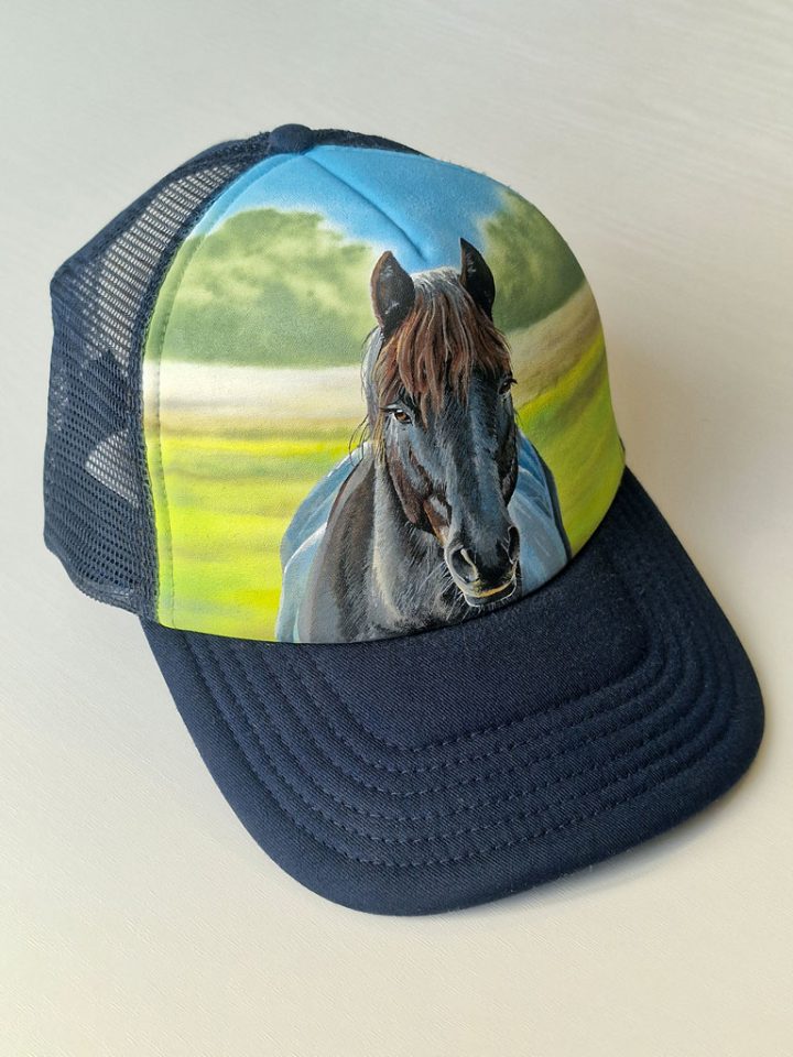 Portrait de cheval peint sur casquette